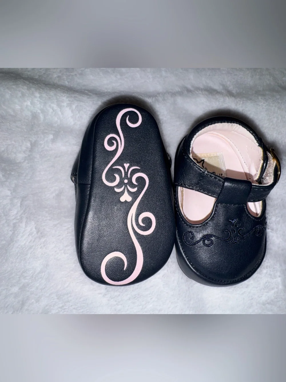 Baby size newborn shoes